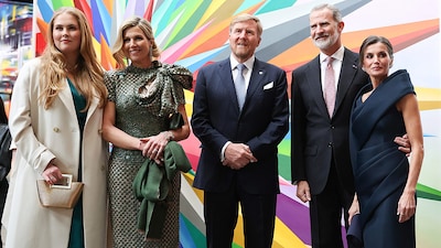 Los reyes Felipe y Letizia se despiden de Guillermo, Máxima y Amalia los Países Bajos entre graffitis y arte callejero