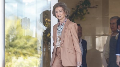 La reina Sofía retoma su agenda tras su ingreso hospitalario con un viaje a Polonia