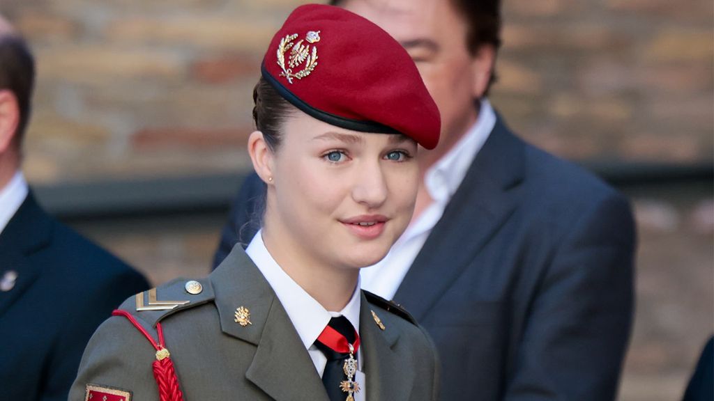 Los detalles que marcan la diferencia en el uniforme de la Princesa de Asturias al recibir las máximas distinciones de Aragón
