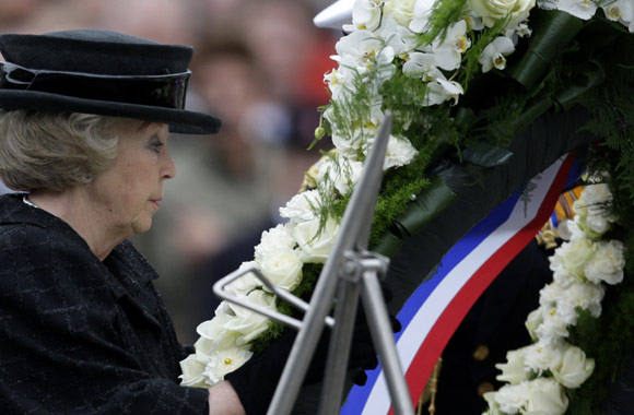 La Familia Real de Holanda, ovacionada en el homenaje a los caídos