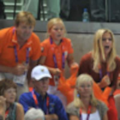 ¡A por todas! La emoción de Guillermo y Máxima de Holanda y sus tres hijas apoyando a sus nadadores