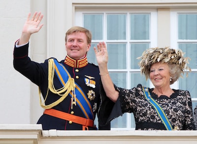 Los nuevos títulos de la reina Beatriz y los Príncipes de Orange y el nuevo orden de sucesión al trono de Holanda