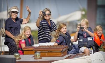 Máxima de Holanda dice adiós a las vacaciones navegando con sus pequeñas marineras