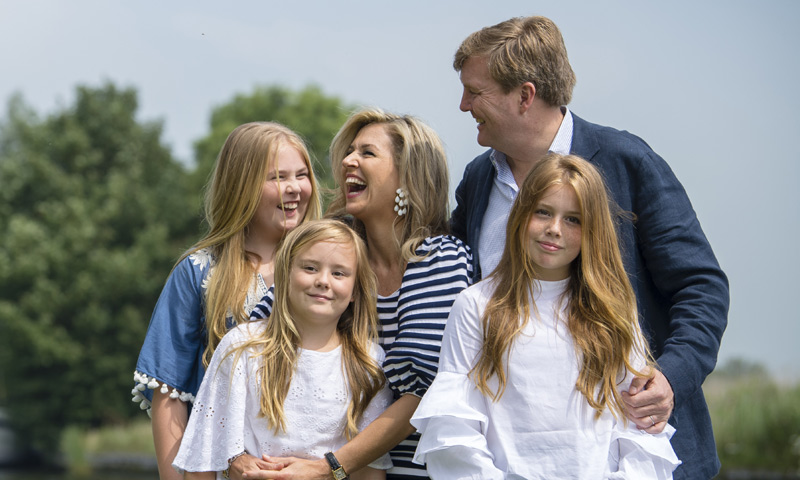 Los Reyes de Holanda muestran lo mucho que han crecido sus 'princesas'