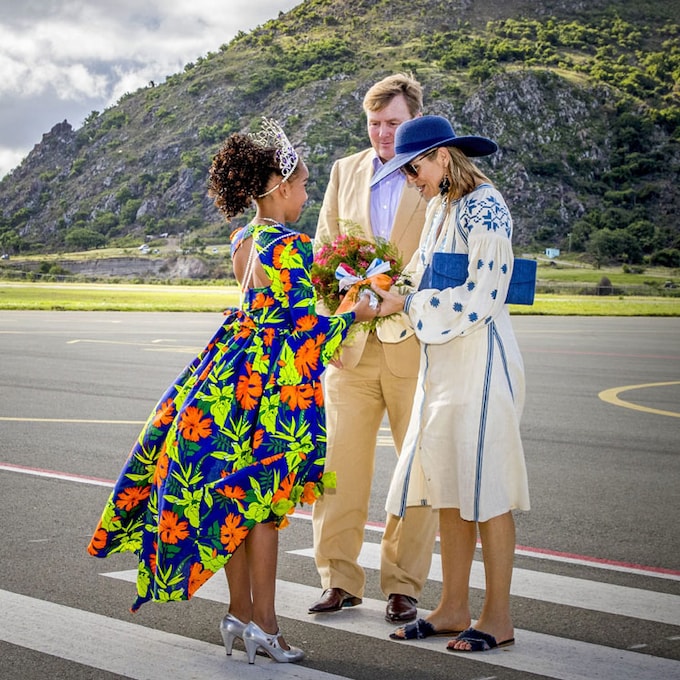 Los Reyes de Holanda visitan el Caribe Neerlandés tras el paso del huracán Irma