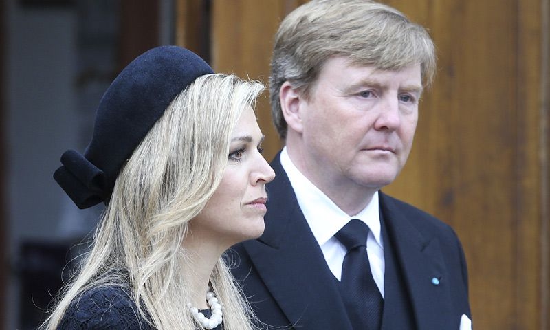Los Reyes de Holanda y sus hijas ya están en Argentina para el funeral de la hermana de Máxima