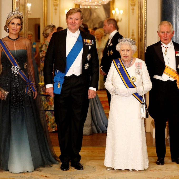 Espectacular desfile de tiaras en la cena de gala en honor a los reyes de Holanda en Buckingham