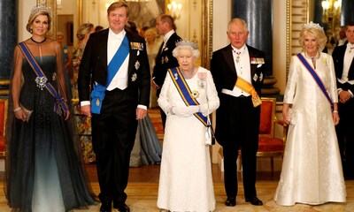 Espectacular desfile de tiaras en la cena de gala en honor a los reyes de Holanda en Buckingham