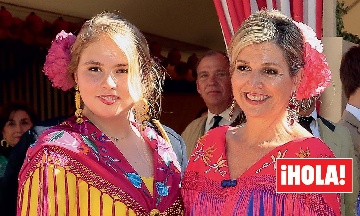 En ¡HOLA!, sorprendente y divertida visita a la Feria de Abril de la reina Máxima y su familia