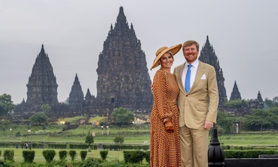 El idílico posado de los reyes de Holanda en el impresionante templo indonesio de Prambanan