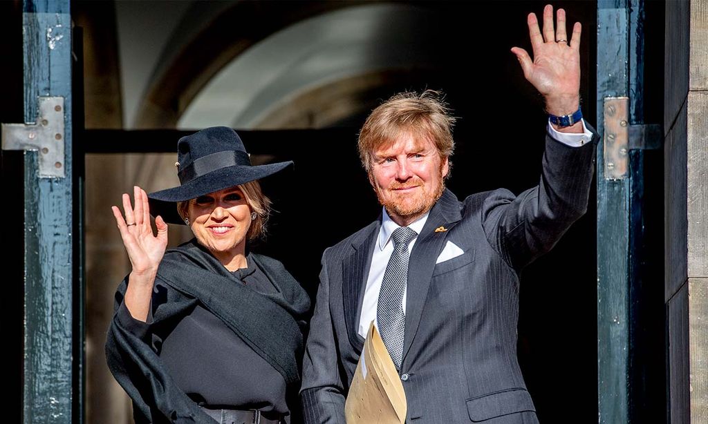 Los 'royals' salen de Palacio para celebrar la liberación de la Segunda Guerra Mundial