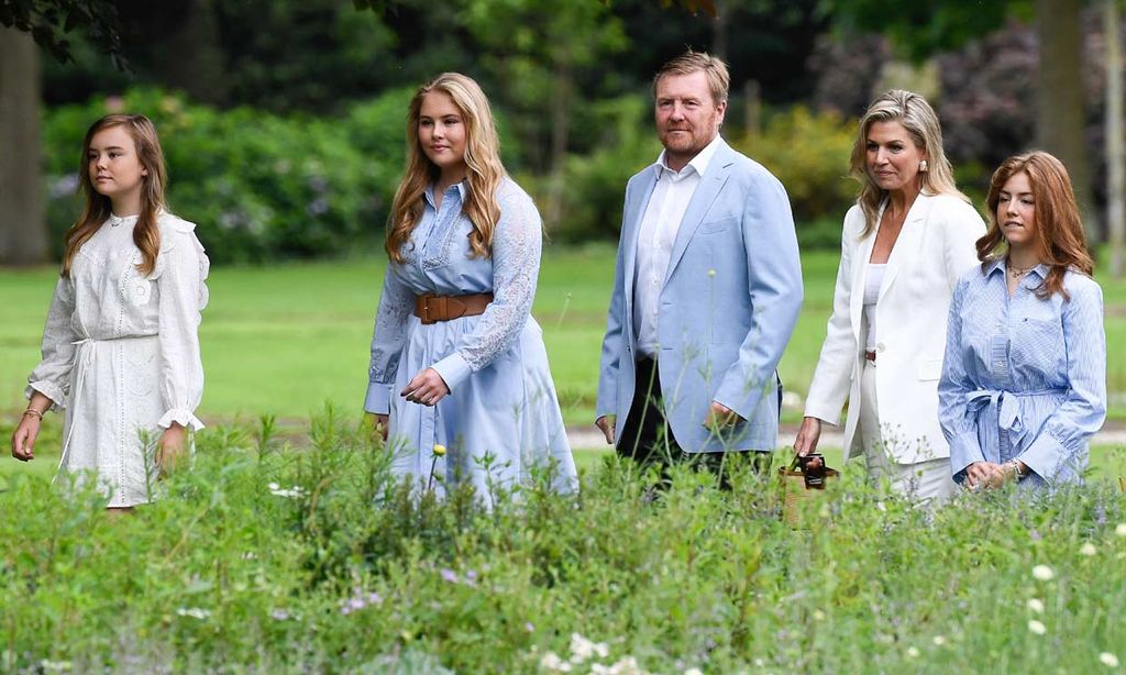 Guillermo y Máxima de Holanda con sus hijas