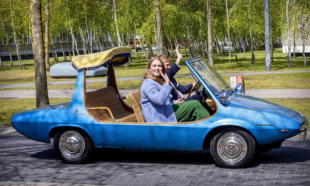 Guillermo y Amalia de Holanda en coche