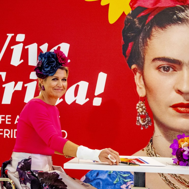 ¡A todo color! Máxima de los Países Bajos se sumerge en el mundo de Frida Kahlo
