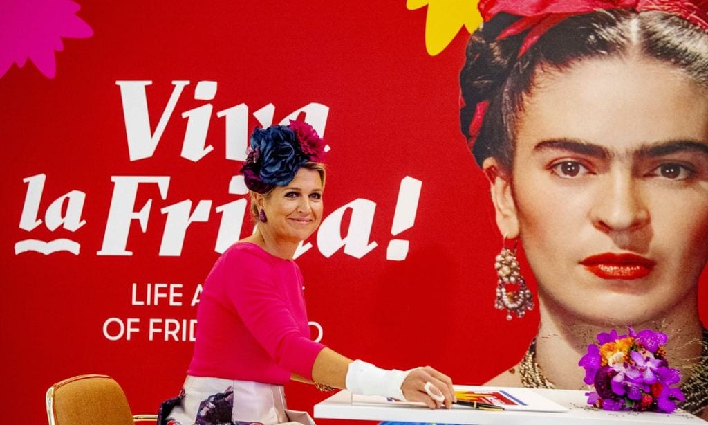 ¡A todo color! Máxima de los Países Bajos se sumerge en el mundo de Frida Kahlo