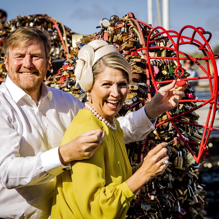 Los reyes Guillermo y Máxima celebran su aniversario de boda con la tradición más universal