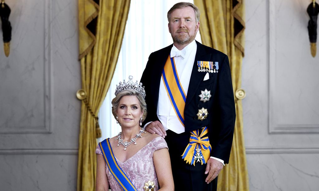 De las históricas joyas de Máxima a una original foto en blanco y negro: así son los nuevos retratos de los reyes de Países Bajos