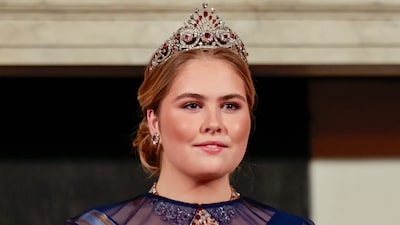 La majestuosidad de la princesa Amalia en su debut en una cena de Estado junto a los reyes Felipe y Letizia