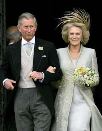 Los dos vestidos de novia que eligió Camilla para casarse con el príncipe Carlos