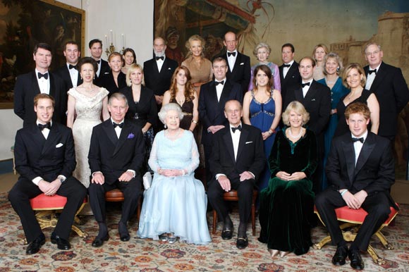 El príncipe Carlos de Inglaterra agasaja a sus padres con una cena por sus bodas de diamante
