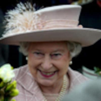 La reina Isabel, a sus 83 años, inaugura su perfil en Twitter