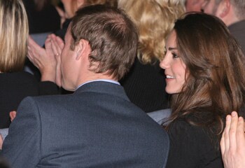 Guillermo de Inglaterra se licencia como piloto ante la orgullosa mirada de Kate Middleton