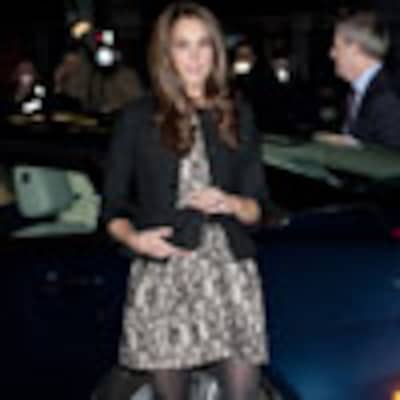 La duquesa de Cambridge luce piernas con un minivestido de Zara en un concierto solidario