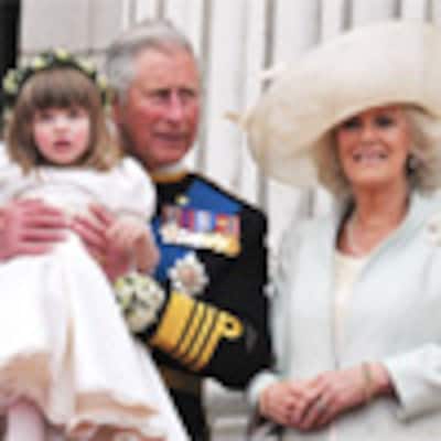 El príncipe Carlos y la duquesa de Cornualles recuerdan en su felicitación navideña su momento más inolvidable del año: la boda de los duques de Cambridge