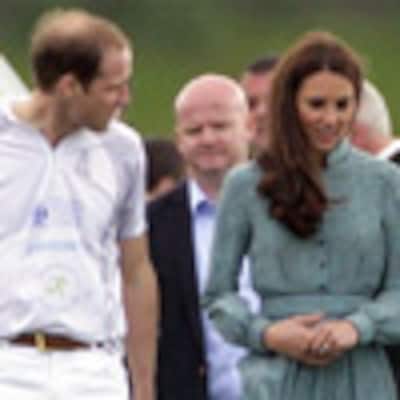 ¡Vamos Guillermo! La duquesa de Cambridge y su mascota animan al príncipe en el polo