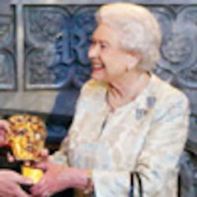 La reina Isabel, 'la chica Bond más memorable', recibe un Bafta honorífico
