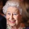 La reina Isabel celebra el nacimiento del príncipe George de Cambridge con tres fiestas con champán para sus empleados