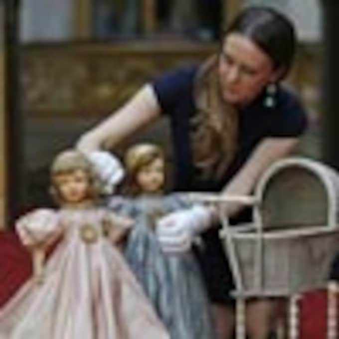 Los antiguos juguetes de la reina Isabel se exhiben en una nueva exposición real sobre la infancia inspirada por el príncipe George