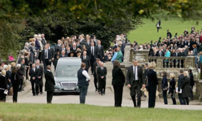 Cocineros y granjeros de uniforme, aristócratas y la realeza... el cortejo fúnebre que parecía sacado de 'Downton Abbey'