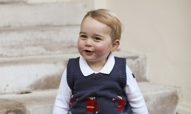 Nuevas imágenes del príncipe George, un regalo de Navidad adelantado