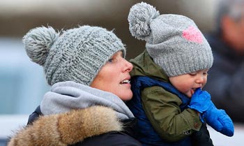 Zara Phillips confiesa que la reina Isabel adora pasar ratos con sus bisnietos