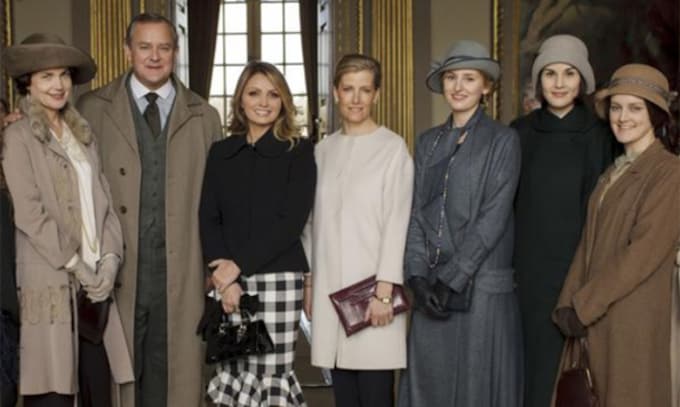 Del Palacio de Buckingham a 'Downton Abbey': la Primera Dama de México vuelve a sus raíces y visita el set de rodaje de la famosa serie junto a la Condesa de Wessex