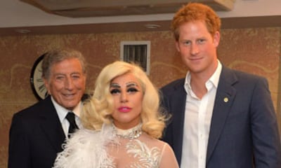 El príncipe Harry conoce a Lady Gaga mientras se prepara para una nueva aventura