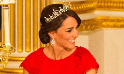 La historia de la tiara favorita de la Duquesa de Cambridge y de sus otras impresionantes joyas