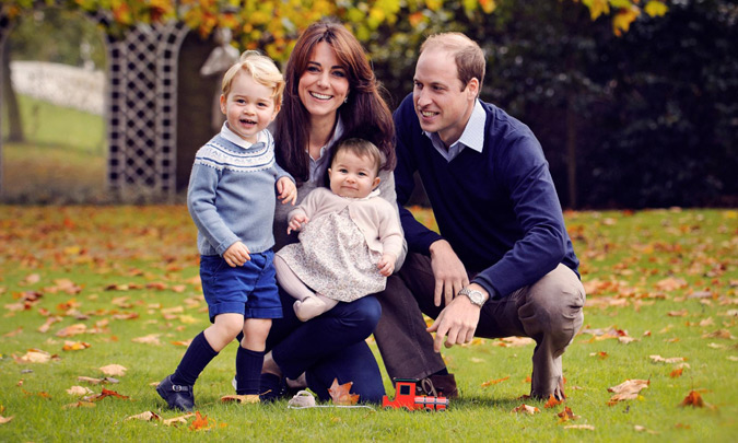 Los príncipes George y Charlotte de Cambridge ¡nos felicitan la Navidad!
