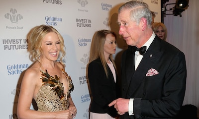 Kylie Minogue 'cautiva' al príncipe Carlos