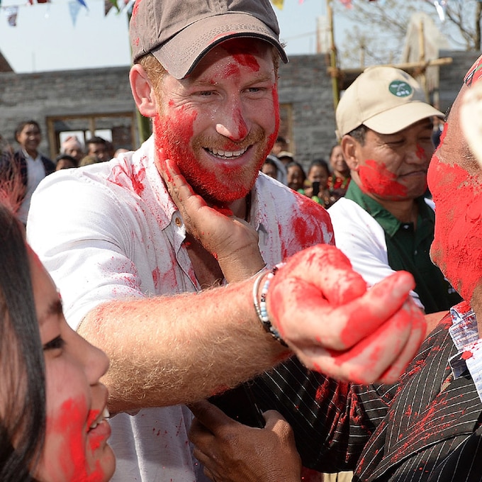 ¿'Namaste' Príncipe? Harry de Inglaterra cierra su viaje a Nepal con una gran sorpresa