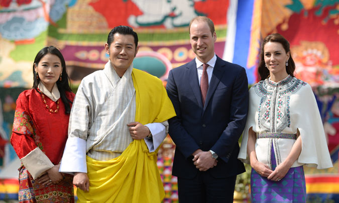 El esperado encuentro de los Duques de Cambridge con los 'Guillermo y Catherine del Himalaya'
