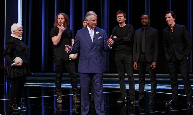 Carlos de Inglaterra interpreta a Hamlet junto a la Real Compañía de Shakespeare