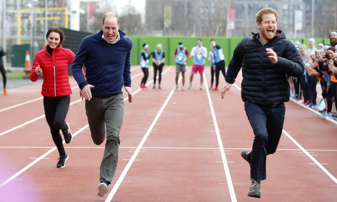 Los Duques de Cambridge y el príncipe Harry... ¡nada que envidiar a Usain Bolt!