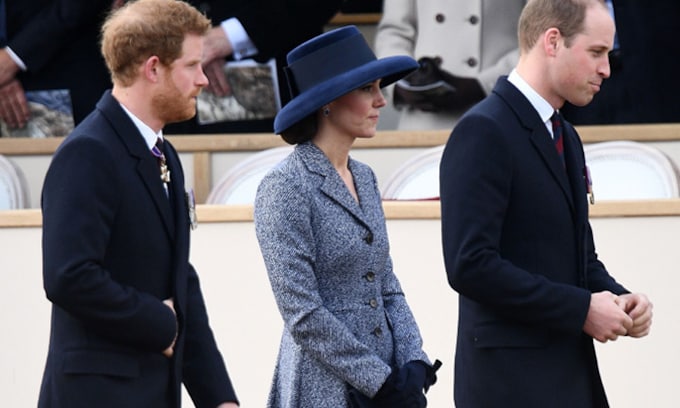 Harry de Inglaterra vuelve con los Duques de Cambridge, mientras Meghan Markle lanza mensajes inspiradores