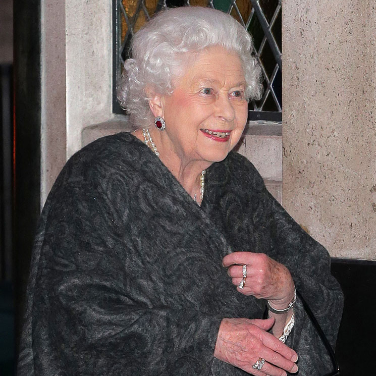 La reina Isabel, de celebración por Londres ¿y rindiendo homenaje a su hermana con su 'look'?