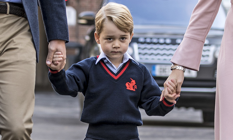 El príncipe George vuelve a clase después de que una mujer burlara la seguridad del colegio para robar