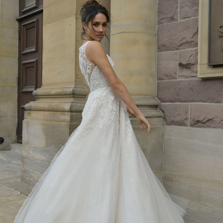 Meghan Markle escoge su vestido de novia... ¡al menos en la ficción!