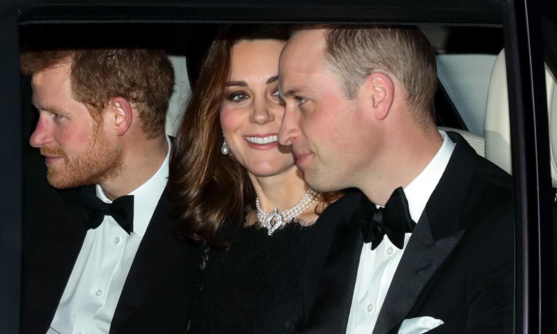 El cariñoso guiño de la Duquesa de Cambridge a la reina Isabel en su cena de aniversario