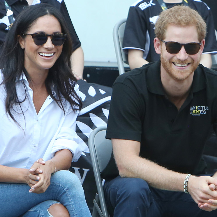 El príncipe Carlos anuncia el compromiso de su hijo Harry con la actriz Meghan Markle